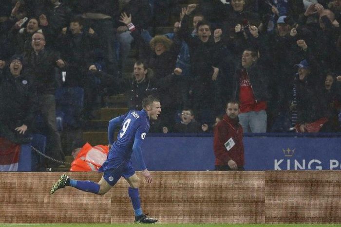 Leicester City's striker Jamie Vardy celebrates after scoring on December 10, 2016