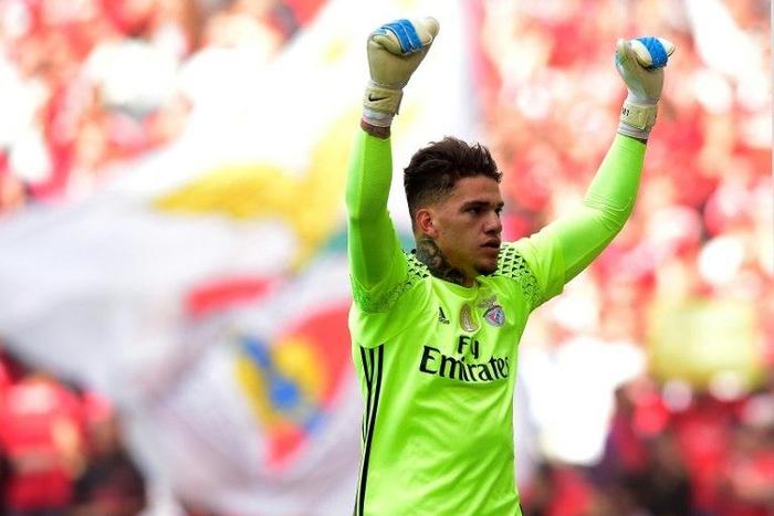 Manchester City have signed Brazilian goalkeeper Ederson Moraes from Benfica