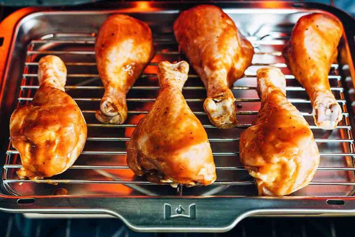 Easy BBQ chicken in the oven (simplyrecipes.com)