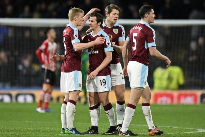 Burnley's Joey Barton (2nd L) celebrates with teammate after their match aagainst Southampton at Turf Moor in Burnley, north west England on January 14, 2017