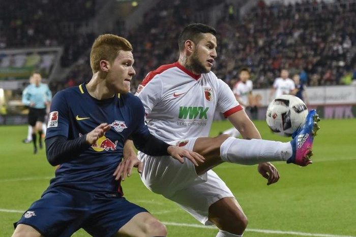 Leipzig's Timo Werner (L) and Augsburg's Raul Bobadilla vie for the ball during their Bundesliga match in Augsburg, southern Germany, on March 3, 2017
