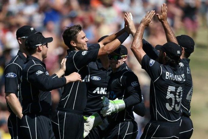 Trent Boult (C) of New Zealand and teammates celebrate the wicket of Australia's Peter Handscomb during their 3rd ODI match, at Seddon Park in Hamilton, on February 5, 2017