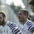 Juventus' Gonzalo Higuain celebrates at the end of their match against Pescara on April 15, 2017