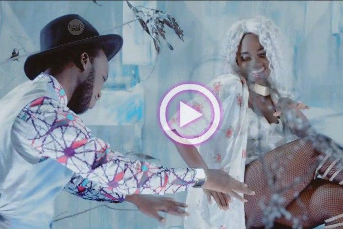 Akwaboah - Hello feat. Sarkodie