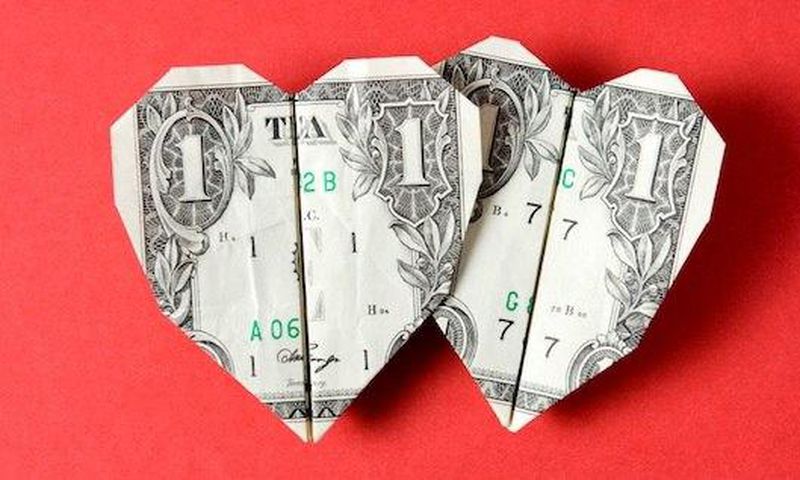 Money and love on Valentine's Day