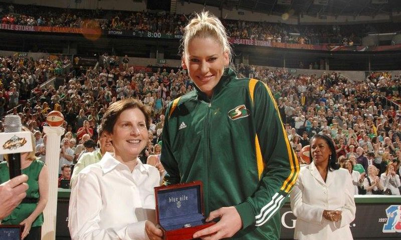 Lauren Jackson (C) receives the 2010 WNBA Championship Ring -- the Australian has suffered depression after retiring from professional basketball