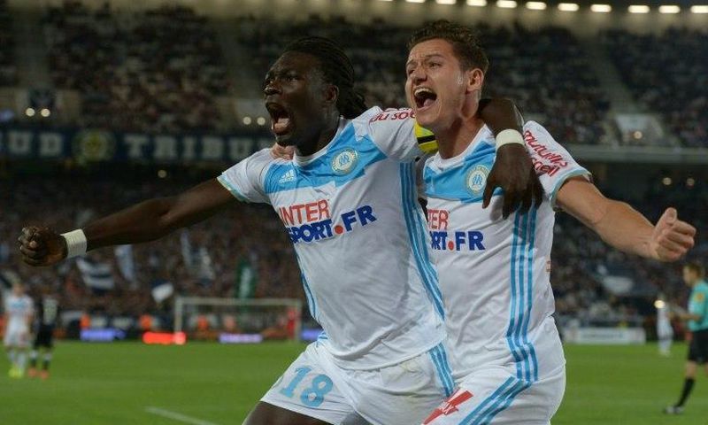Marseille's Bafetimbi Gomis (L) celebrates after scoring a goal with teammate Florian Thauvin during their French Ligue 1 match against Bordeaux, at the Matmut Atlantique stadium in Bordeaux, on May 14, 2017