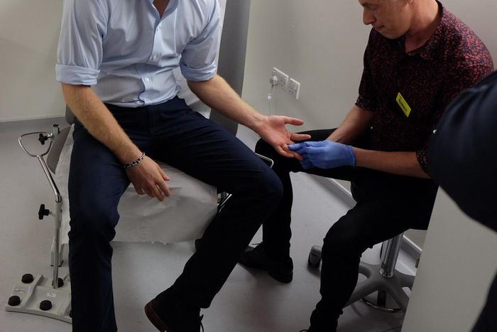 Prince Harry has tested for HIV on an internet live stream to raise awareness about the disease.