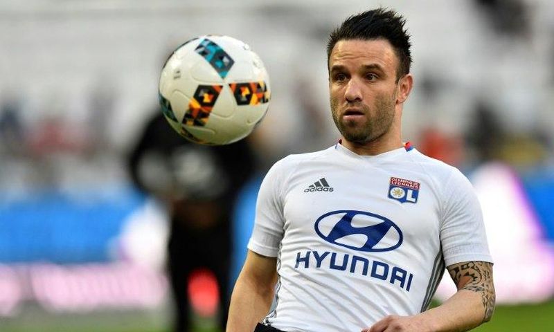 Mathieu Valbuena, the France international at the centre of an interminable sex-tape scandal, has agreed to join Istanbul giants Fenerbahce from Lyon, the Turkish club said