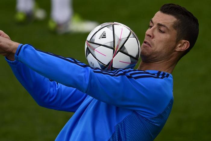 ___4982550___https:______static.pulse.com.gh___webservice___escenic___binary___4982550___2016___5___1___17___cristianoronaldo-cropped_dg8azh2k99jd1i9t7snlvb0rd_2