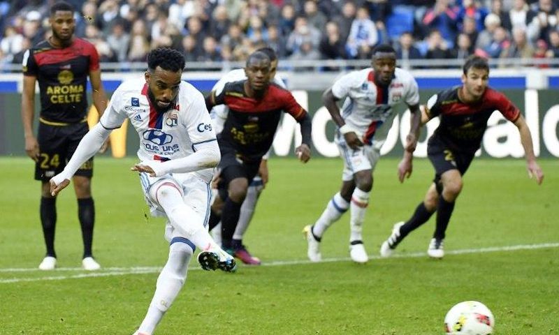 Lyon's French forward Alexandre Lacazette shoots a penalty and scores during the French L1 football match between Olympique Lyonnais and EA Guingamp on October 22, 2016