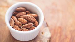 Exactly how many almonds you should eat per day to blast belly fat