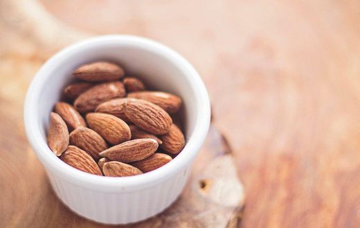 Exactly how many almonds you should eat per day to blast belly fat
