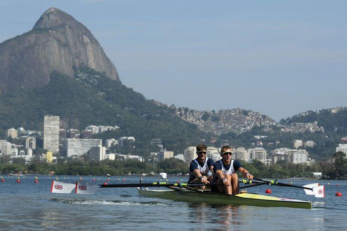 ___5350750___https:______static.pulse.com.gh___webservice___escenic___binary___5350750___2016___8___7___18___rowing-cropped_driz0hfh8act11bqx96k19v04_2