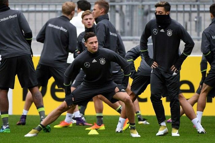 Germany attend a training session in Hamburg on October 6, 2016 prior to the WC 2018 qualification match against the Czech Republic