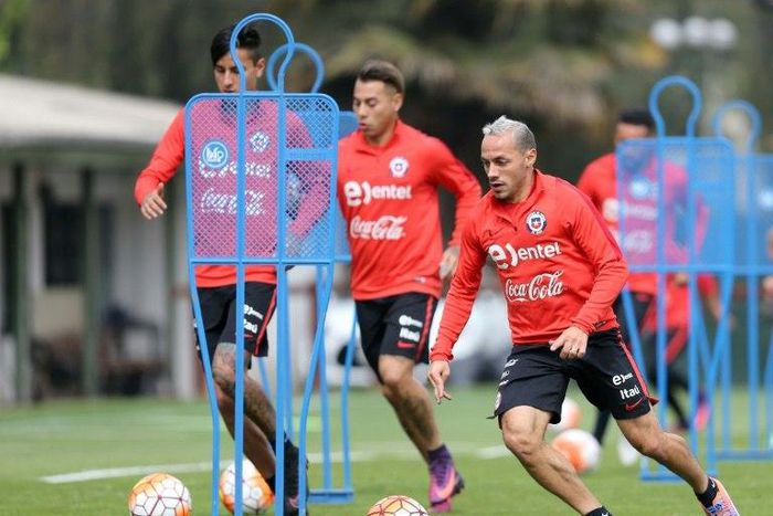 Chile's players, seen during a training session in Santiago, on October 8, 2016, ahead of their 2018 World Cup qualifying match against Peru