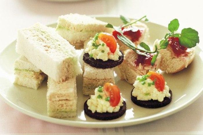 Chicken and avocado finger sandwiches (taste.com.au)