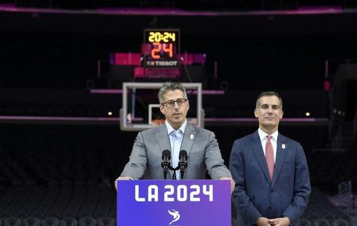LA 2024 Chairman Casey Wasserman (L) and Los Angeles Mayor Eric Garcetti hold a news conference in May 2017