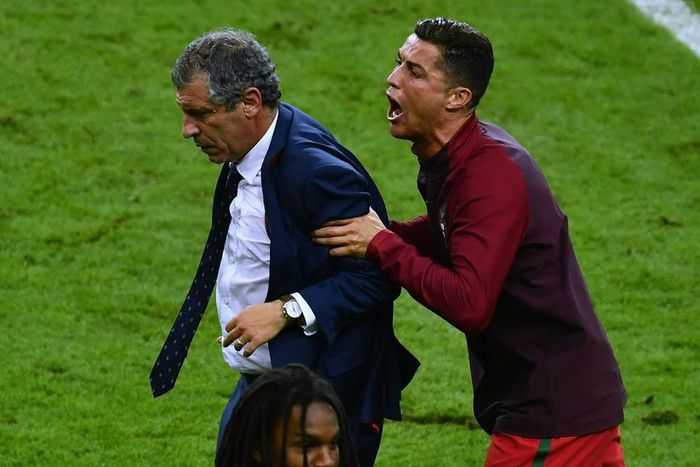 ___5347194___https:______static.pulse.com.gh___webservice___escenic___binary___5347194___2016___8___6___3___fernando-santos-cristiano-ronaldo-cropped_1sxferypbyedo1mhmmyr866sih