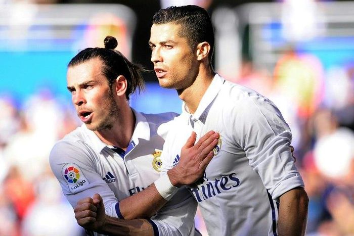 Real Madrid's Cristiano Ronaldo (right) is congratulated by Gareth Bale during a 2016 league match against Deportivo Alaves