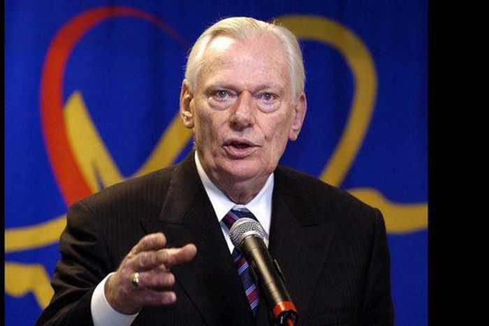 Herb Kelleher, who let Southwest Airlines fly with vision, dies at 87