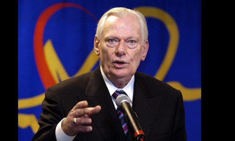 Herb Kelleher, who let Southwest Airlines fly with vision, dies at 87