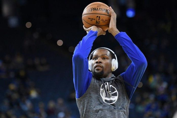 Kevin Durant of the Golden State Warriors warms up prior to the start of their game against the New Orleans Pelicans, at ORACLE Arena in Oakland, California, on April 8, 2017