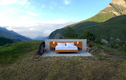 Hotel with no ceiling or wall