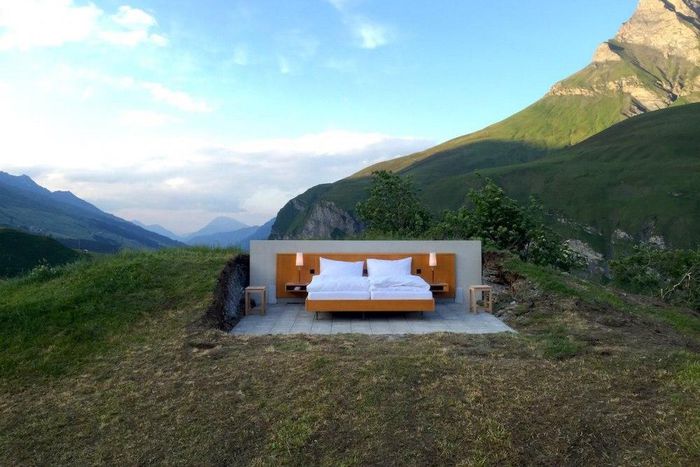 Hotel with no ceiling or wall