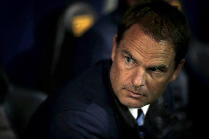 Inter Milan's head coach Frank de Boer looks on during the Italian Serie A football match against Sampdoria on October 30, 2016