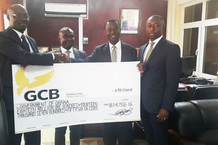 Receiving the cheque on behalf of the government, a deputy Minister of Finance, Cassiel Ato Forson, commended the bank for its performance over the years.