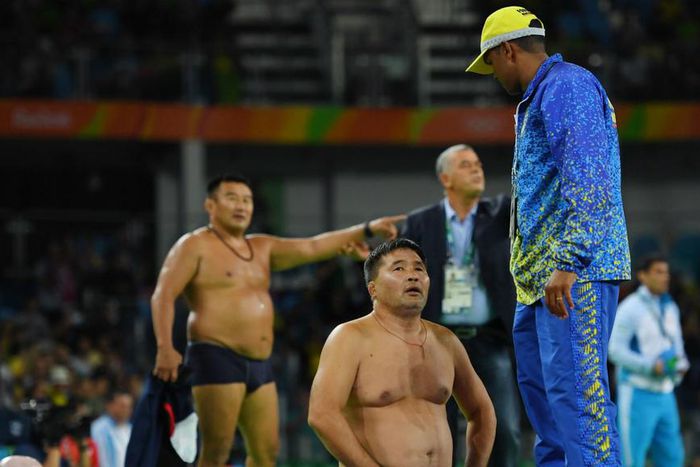 ___5403468___https:______static.pulse.com.gh___webservice___escenic___binary___5403468___2016___9___21___22___mongolianprotest-cropped_1w62r1rf3sivy1xi44hbuy18ny_2