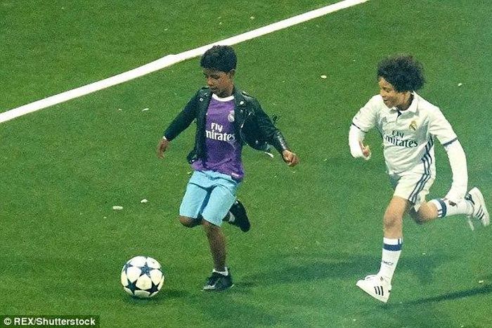 ___6793273___https:______static.pulse.com.gh___webservice___escenic___binary___6793273___2017___6___6___17___411C3B0200000578-4572904-Ronaldo_Jnr_showed_off_skills_reminiscent_of_his_father_s_during-a-3_1496661017350_1