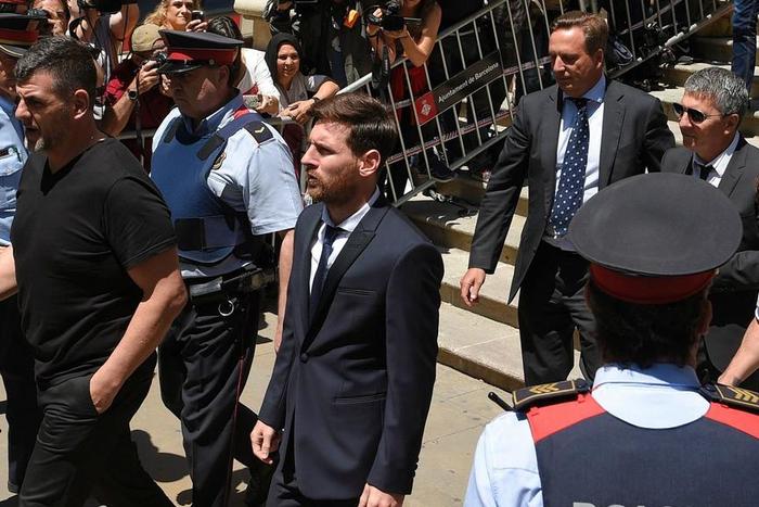 ___5232864___https:______static.pulse.com.gh___webservice___escenic___binary___5232864___2016___7___9___22___lionel-messi-cropped_1j05hp51yvv981ccu2rvx3g0hl_2