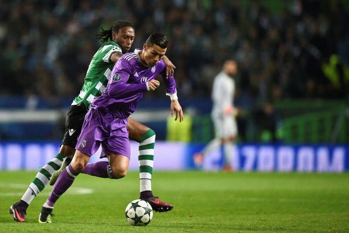 Real Madrid's forward Cristiano Ronaldo (R) clashes with Sporting's defender Ruben Semedo on November 22, 2016