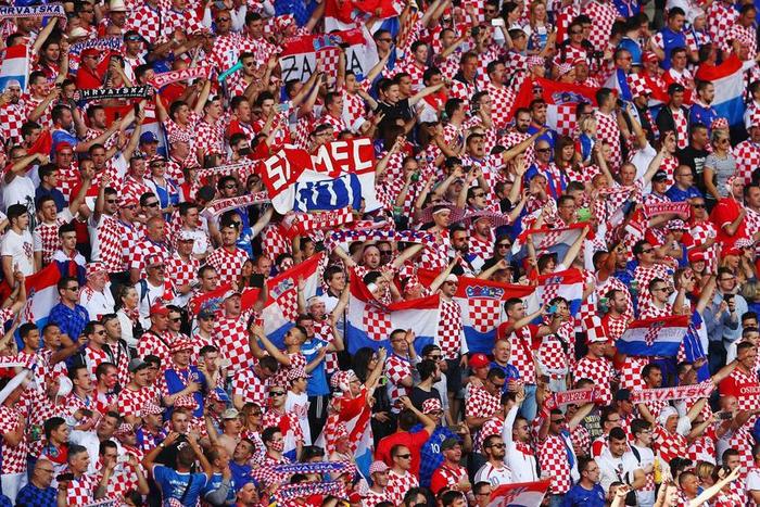___5166278___https:______static.pulse.com.gh___webservice___escenic___binary___5166278___2016___6___19___10___croatia-fans-cropped_1x2gv8fl6q1e514e4ih99xo5ve_2