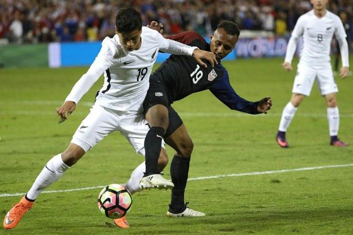 Julian Green (R) of the US fights for the ball with Moses Dyer of New Zealand during their int'l friendly at RFK Stadium in Washington, DC, on October 11, 2016