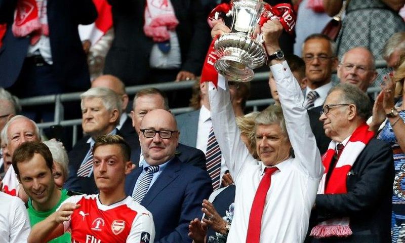 Arsenal's French manager Arsene Wenger lifts the FA Cup trophy after their win over Chelsea in the English FA Cup final football match between Arsenal and Chelsea at Wembley stadium in London on May 27, 2017