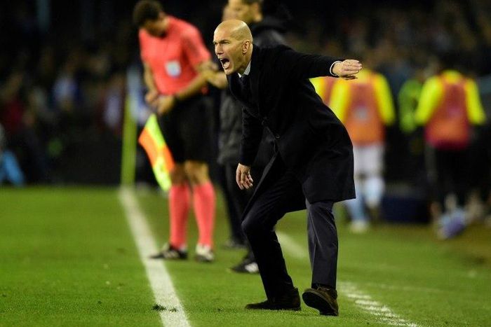 Real Madrid head coach Zinedine Zidane shouts from the sideline during his side's Spanish Copa del Rey (King's Cup) quarter-final second leg against Celta Vigo in Vigo, north-west Spain on January 25, 2017