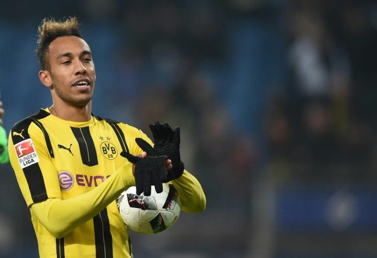 Dortmund's Gabonese forward Pierre-Emerick Aubameyang applauds after their match against Borussia Dortmund in Hamburg, northern Germany, on November 5, 2016