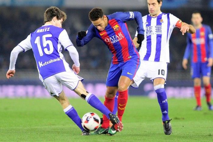 Barcelona's forward Neymar da Silva Santos Junior (C) vies with Real Sociedad's defender Aritz Elustondo (L) and midfielder Xabier Prieto (R) during the Spanish Copa del Rey quarter final first leg football match January 19, 2017