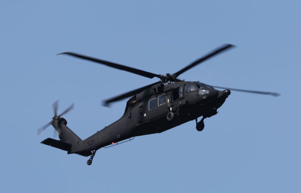 Hilarious reactions as man attempts to fly home-made helicopter (video)