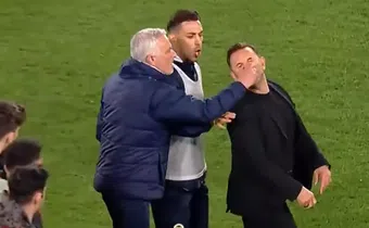 Mourinho warned by Fenerbache after pinching nose of Galatasaray coach