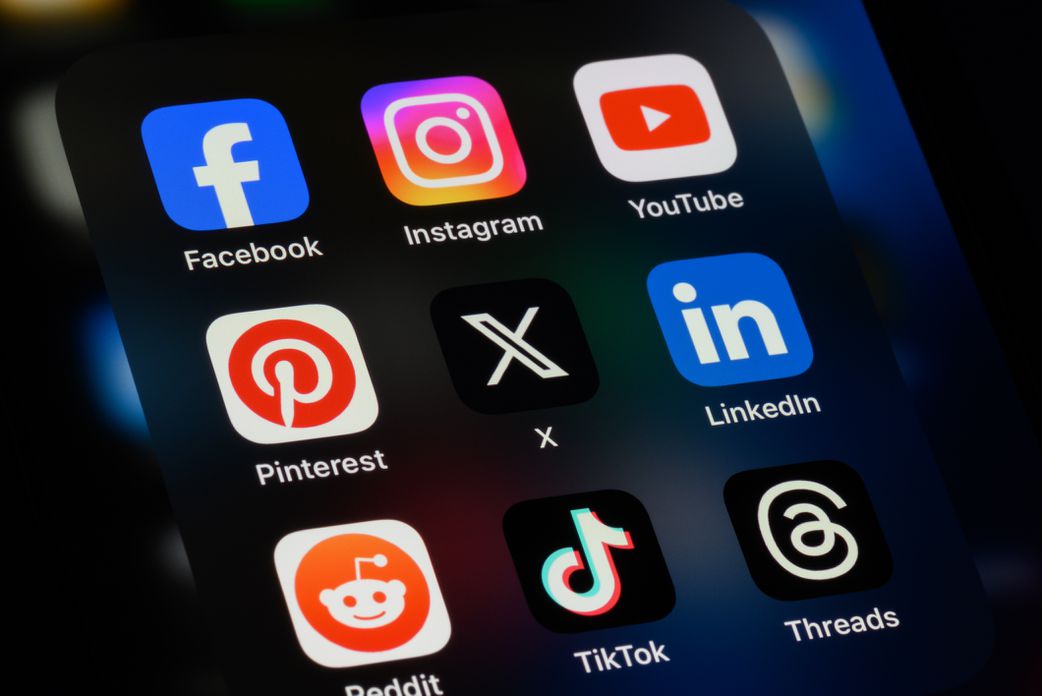 5 Things to consider before letting someone use your phone
