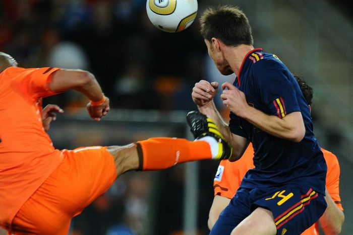 ___4518300___https:______static.pulse.com.gh___webservice___escenic___binary___4518300___2016___1___4___13___nigeldejongxabialonso-cropped_nv3jrq06ihls1olyqzky010ru