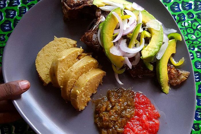 How to prepare "Fante Kenkey", fried fish and hot pepper ( Mukasechic)