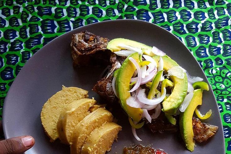 How to prepare "Fante Kenkey", fried fish and hot pepper ( Mukasechic)