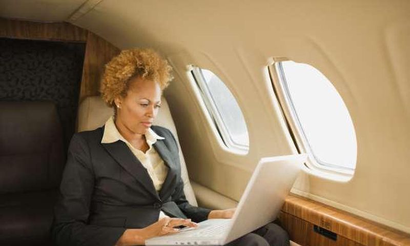 7 air travel beauty tips