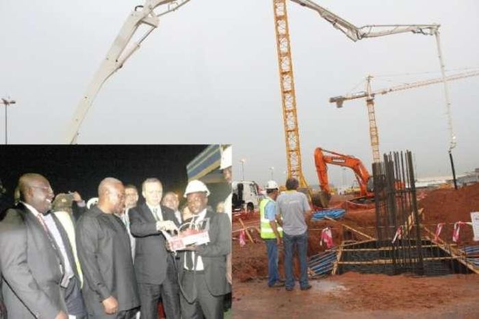 President Erdoğan symbolically pressing a button to pour the first concrete for the start of work on the Terminal 3 project. With him is President Mahama.