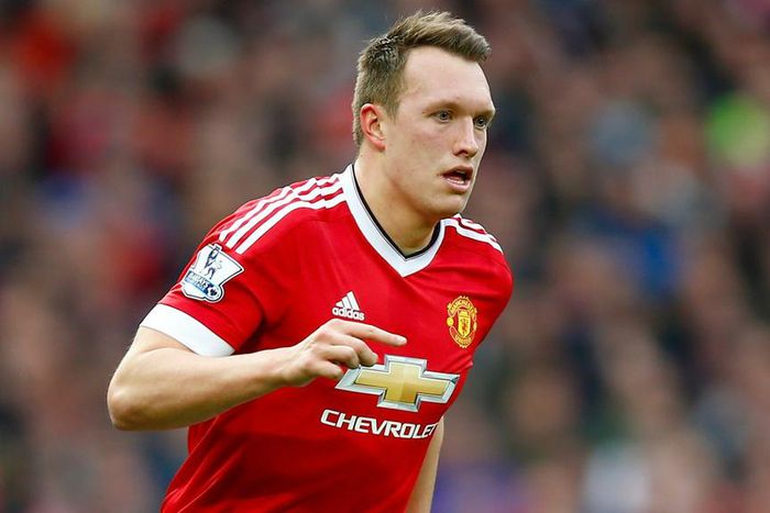 ___4881227___https:______static.pulse.com.gh___webservice___escenic___binary___4881227___2016___4___5___8___philjones-cropped_1eoz9l2bvoyxo14b8sffwerydn